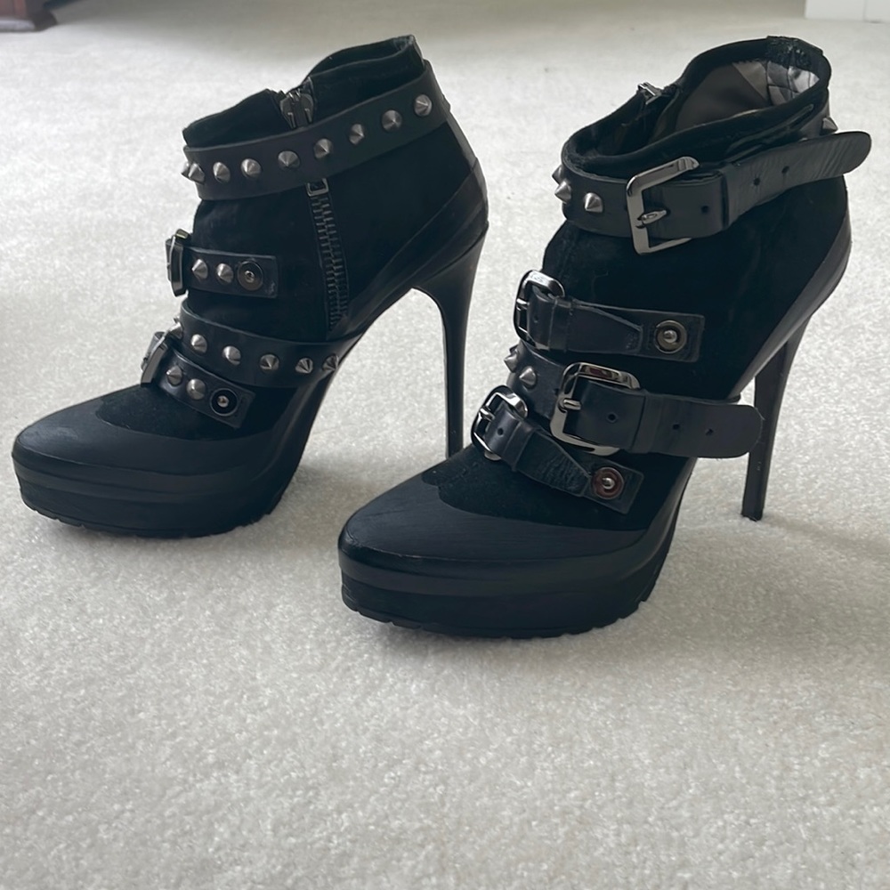 Burberry Runway Booties 8.5 (size 40 European)